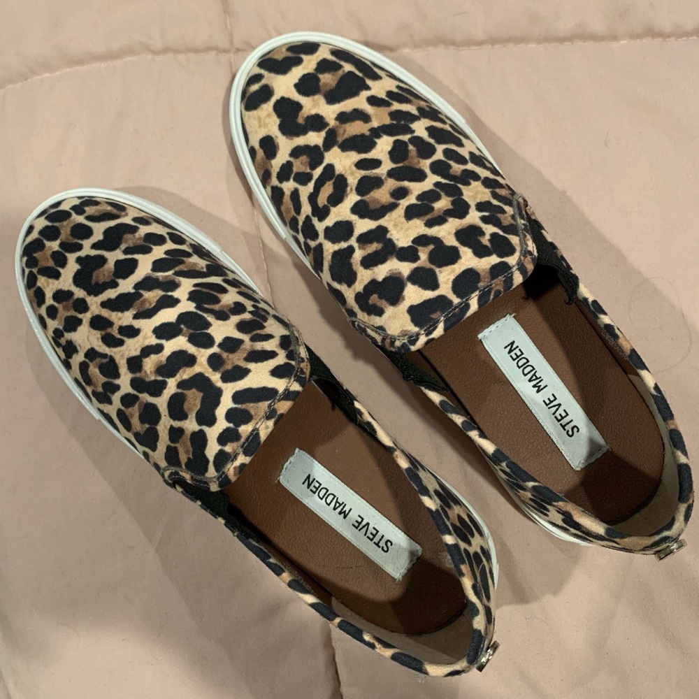 Steve Madden size 7.5 cheetah print slip on
